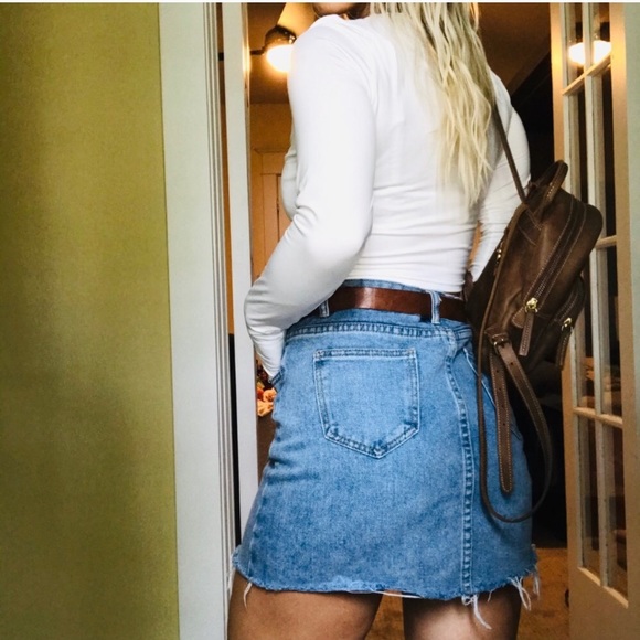 Black Denim Mini Skirt (M) - Picture 7 of 9